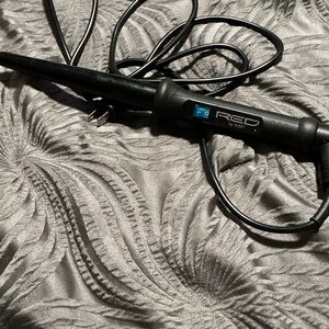 Red by Kiss Black Hair Curling Wand